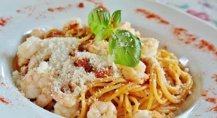 Spaghetti pasta with parmesan cheese